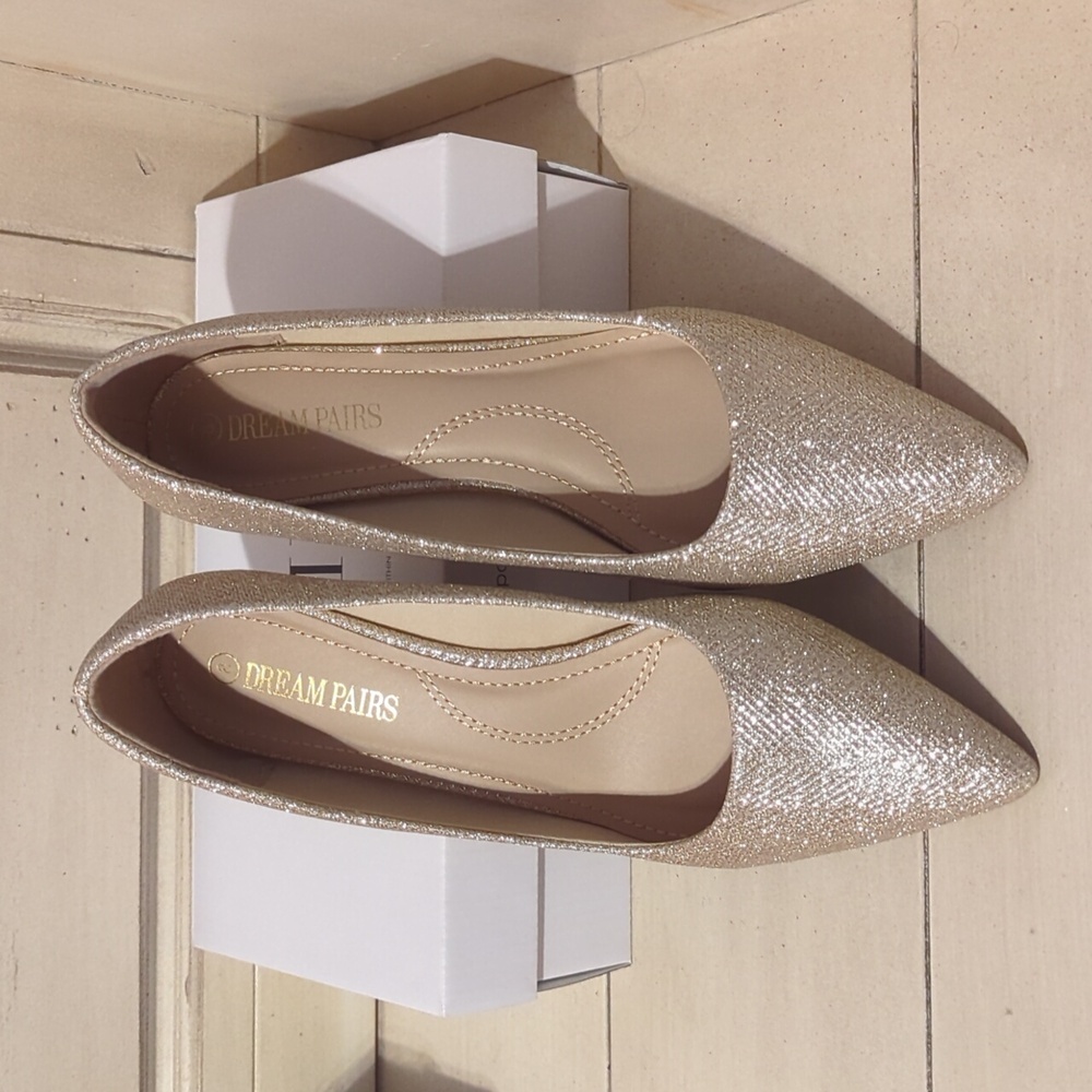Dream Pairs Gold Glitter Pumps size 8 ( fit me at size 8.5) see note.